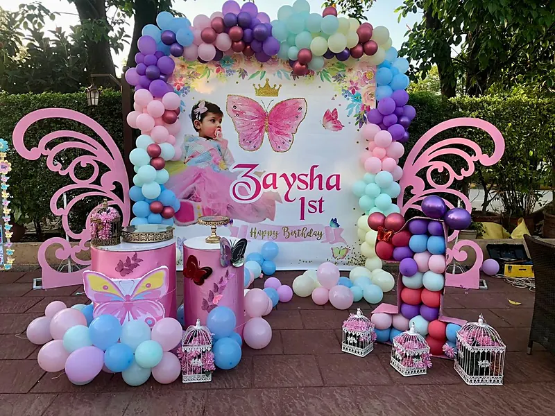 Pink and purple balloon backdrop for a first birthday party by Blackfire